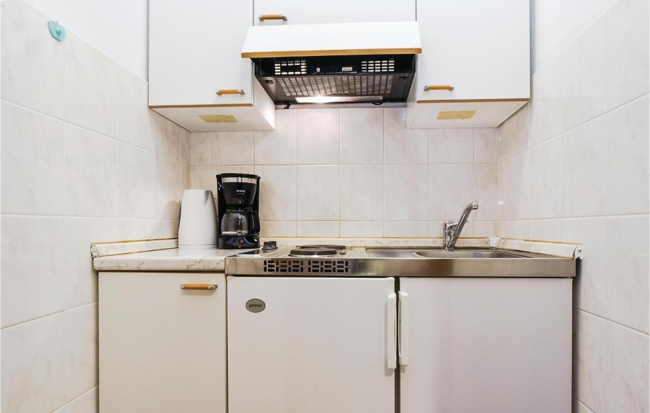 Cozy Apartment In Lokva Rogoznica With Wifi Bagian luar foto