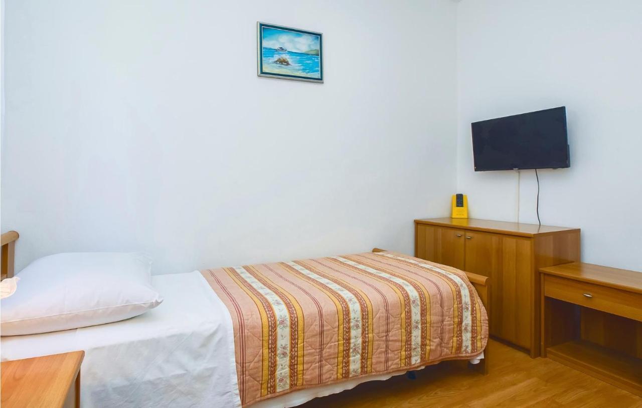 Cozy Apartment In Lokva Rogoznica With Wifi Bagian luar foto