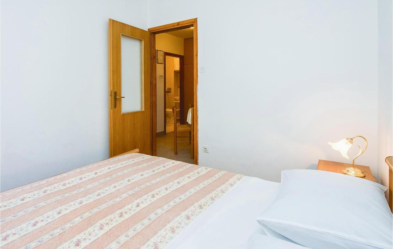 Cozy Apartment In Lokva Rogoznica With Wifi Bagian luar foto