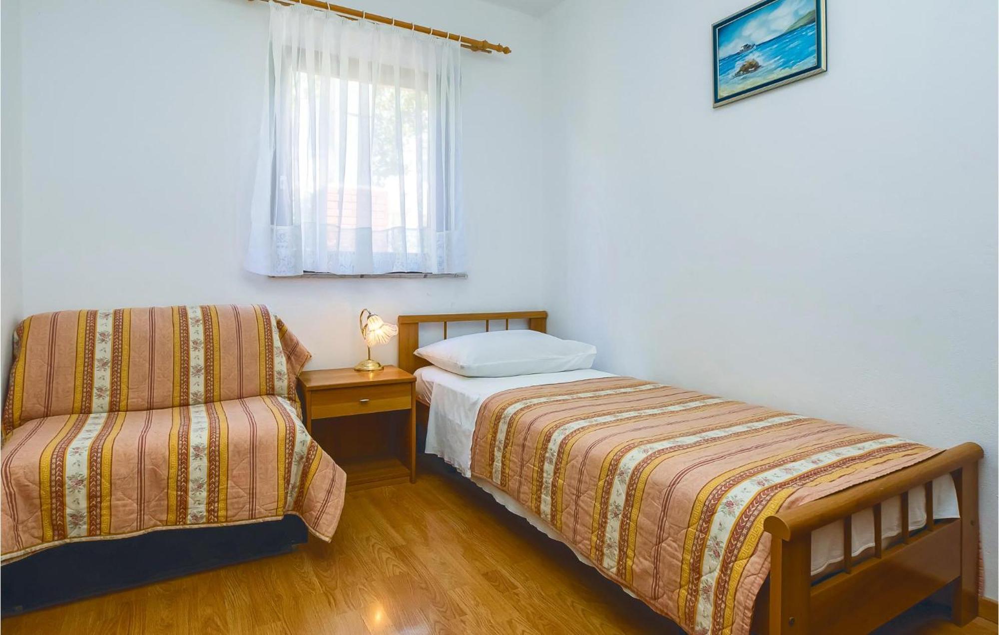 Cozy Apartment In Lokva Rogoznica With Wifi Bagian luar foto
